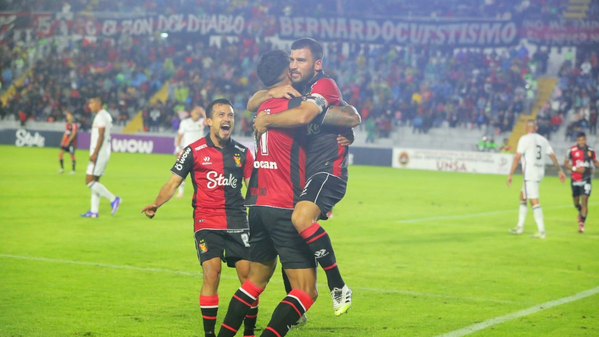 Melgar vs. CD Moquegua: ¡Goleada 4-0! Resumen y Goles